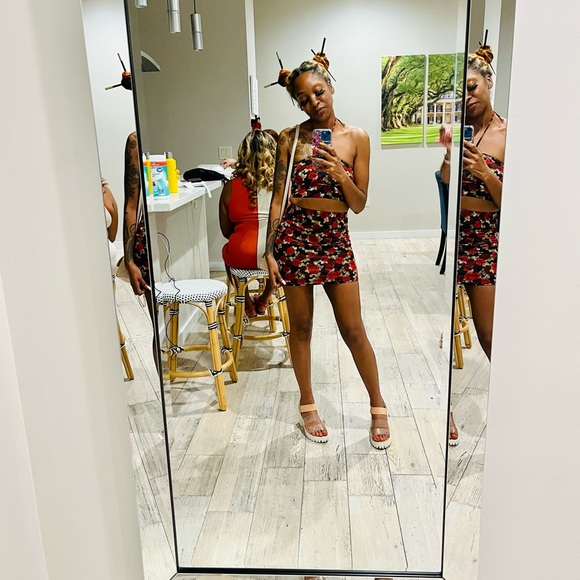 Meet your Posher 🖤 - Picture 2 of 3